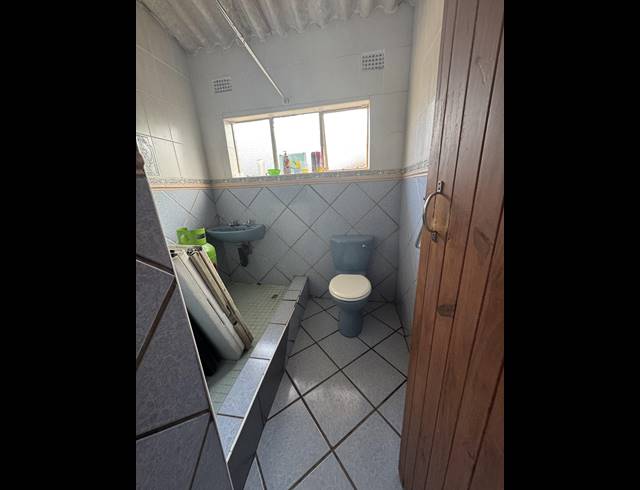2 BEDROOM FREEHOLD FOR SALE IN MPOPHOMENI